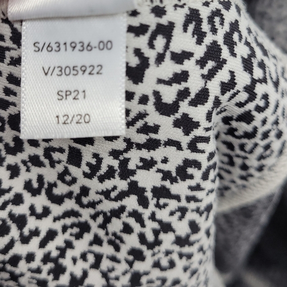 Athleta Black & White Leopard Print Mid Rise 2 Pocket Activewear Leggings Size S - Picture 8 of 10